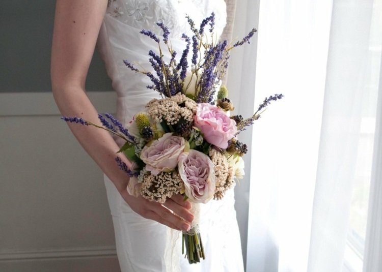 blommor brudbukett lavendel symbol kärlek lojalitet lycklig charm för bröllop