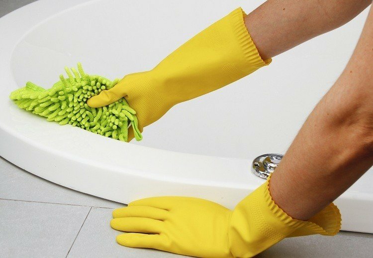 Akryl badkar rengöring mikrofiberduk försiktigt tvättpulver