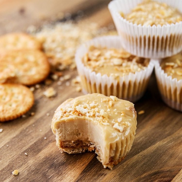 recept cheesecake muffins med jordnötssmör strössel