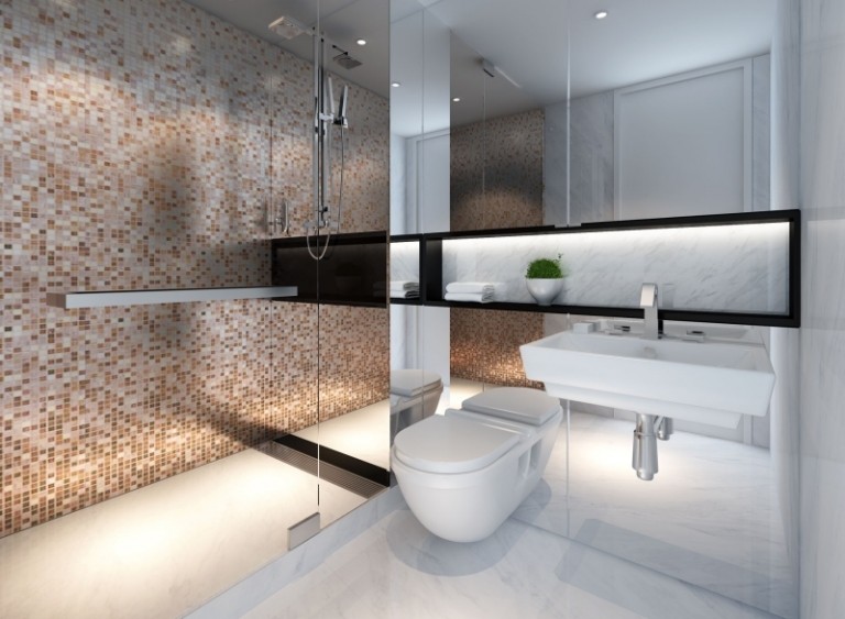 Badrumsdesign-badrumsidéer-mosaikplattor-marmor-spegelvägg-duschkabin