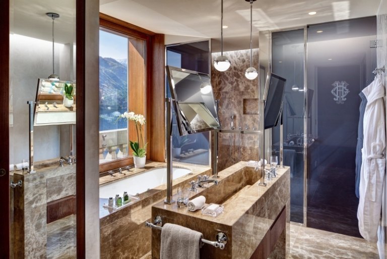 Badrumsdesign - natursten - badrumsmöbler - glasväggsidéer