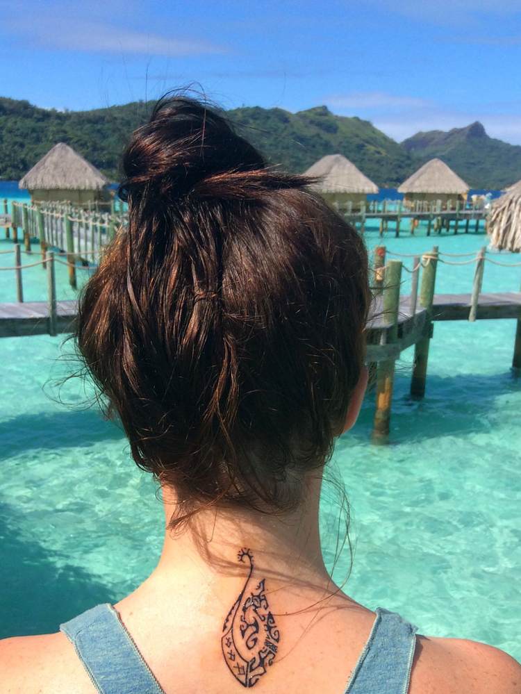 Maorie tatuering kvinna tillbaka halsen fisk krok styrka viljestyrka