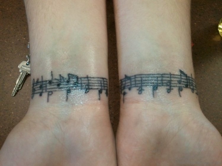 musikaliskt armband tatuering design handled kvinna musikaliska poäng
