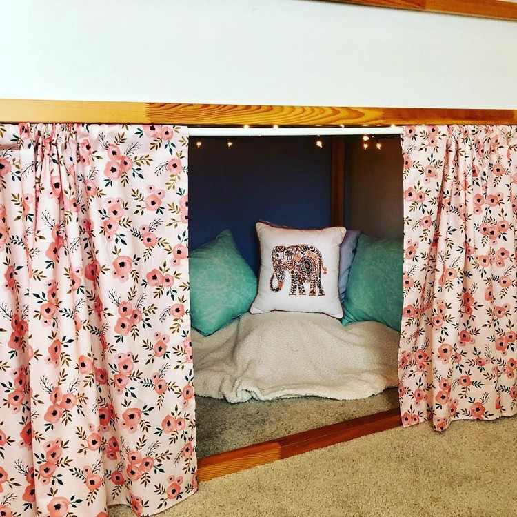 Ikea Kura spjälsäng gardiner för läshörna