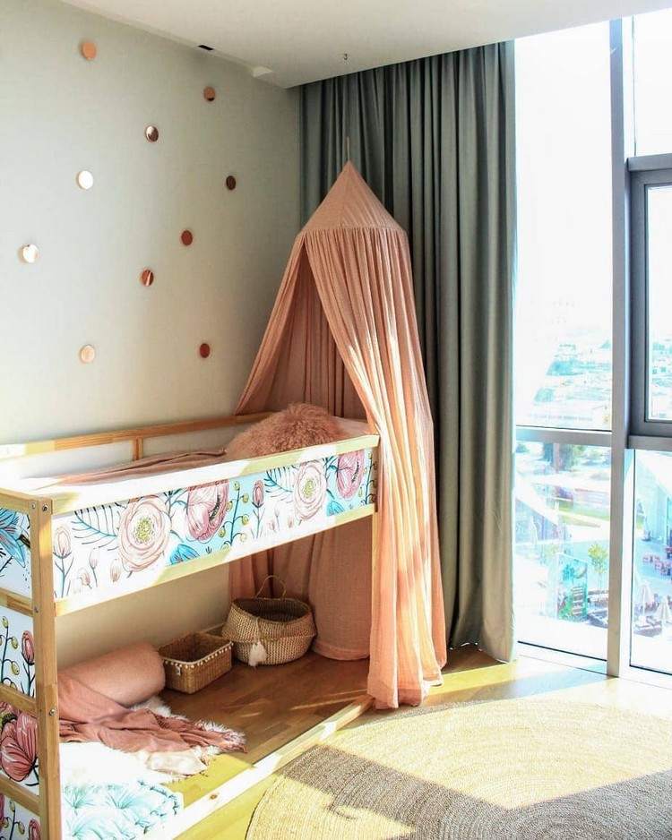 Ikea Kura spjälsäng ombyggnad med gardin säng