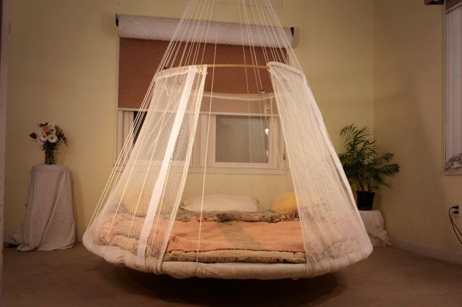 den vackra hängande sängen i sovrummet