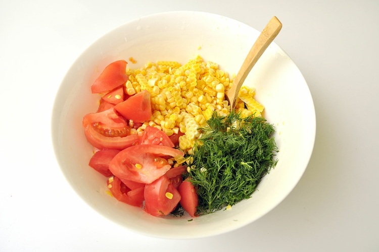 veganskt recept sallad majonnäs grönsaker tomater dill majs