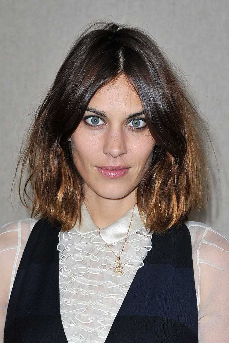 Brunt hår med blonda tips Dip Dye Hair Hair Trends 2021