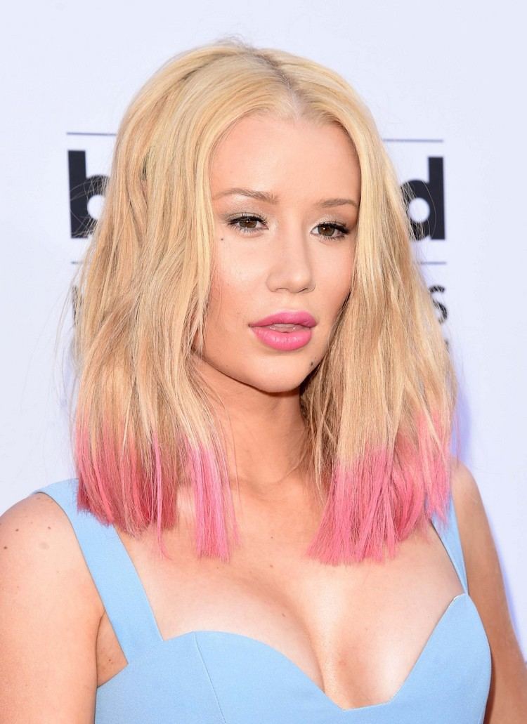 Blont hår med rosa spetsar Dip Dye Hair Trend