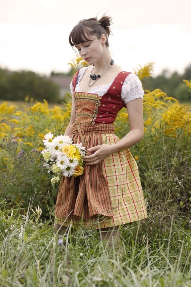 dirndl-frisyrer-oktoberfest-laessiger-bulle