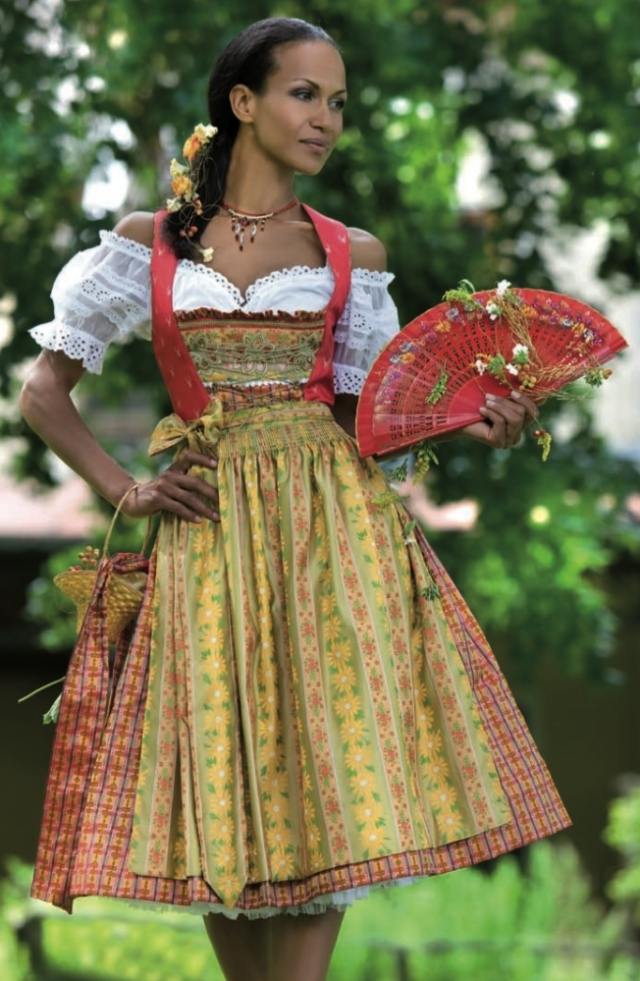 dirndl-frisyrer-oktoberfest-blommig-dekoration-flätning