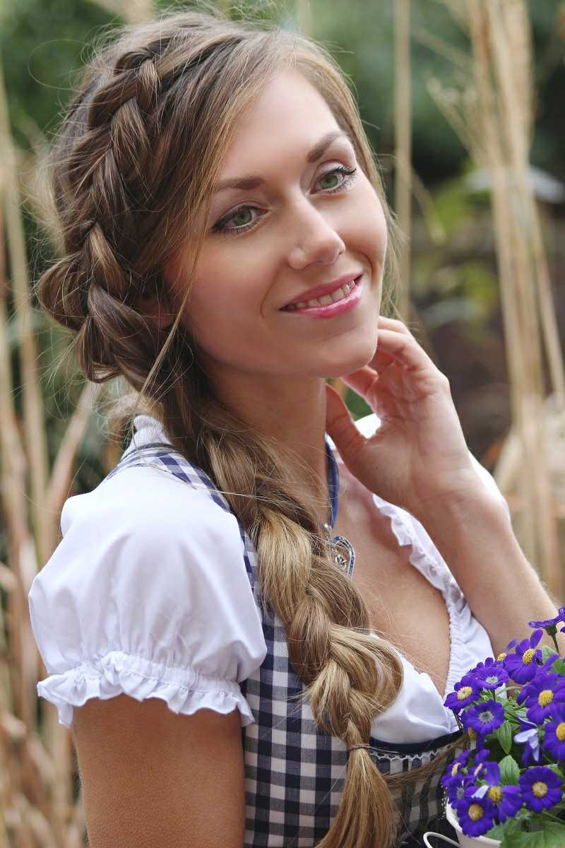 dirndl frisyrer flätade elegant klänning rutiga blommor primroser