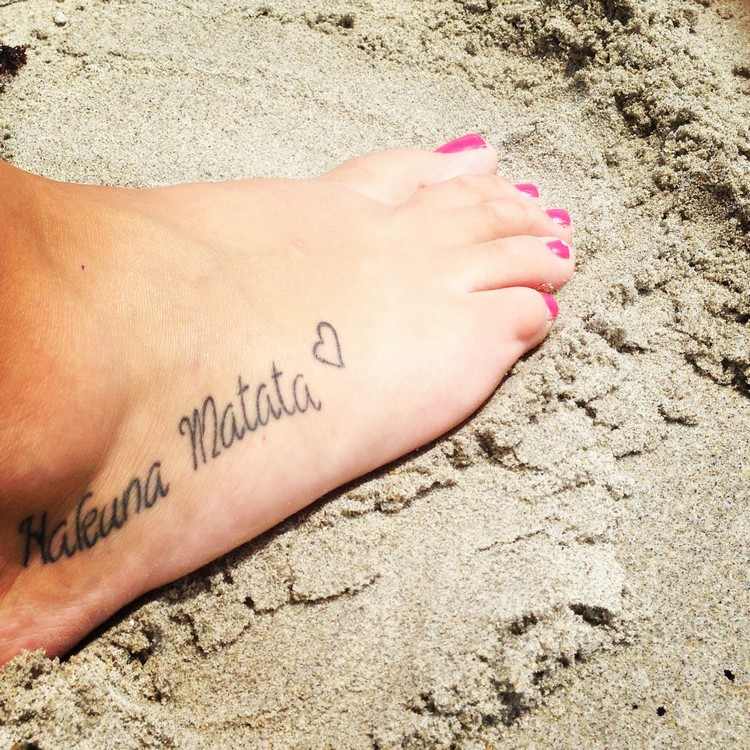 disney-tatueringar-motiv-idéer-kung-lejon-hakuna-matata-citat