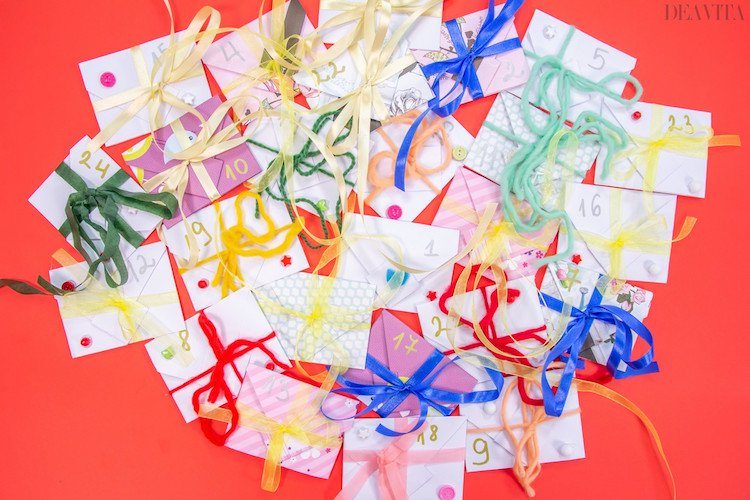 diy adventskalender papperspåsar kuvert tinker kartongpapper lim band band slips färg överraskning