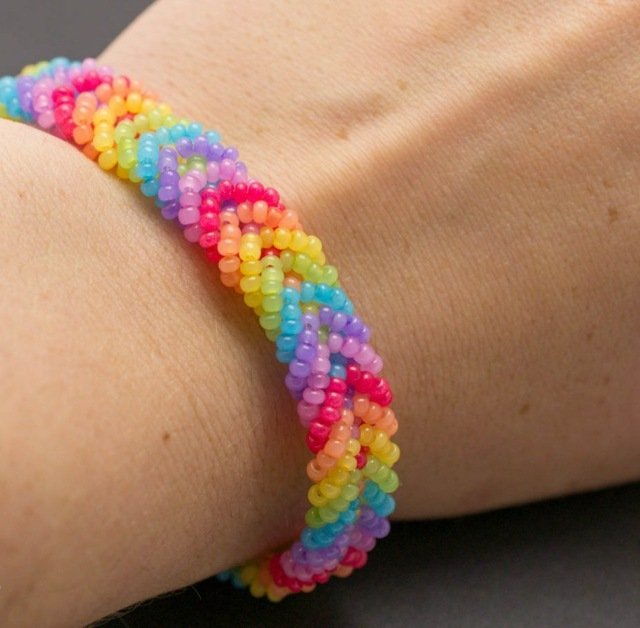 DIY armband vänskap färgglada projekt band