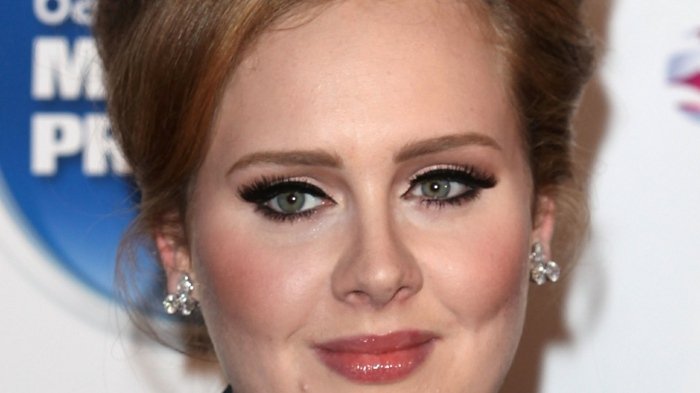 svart-eyeliner-mascara-adele-smink