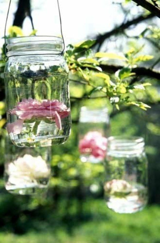 flytande-blommor-i-mason burkar
