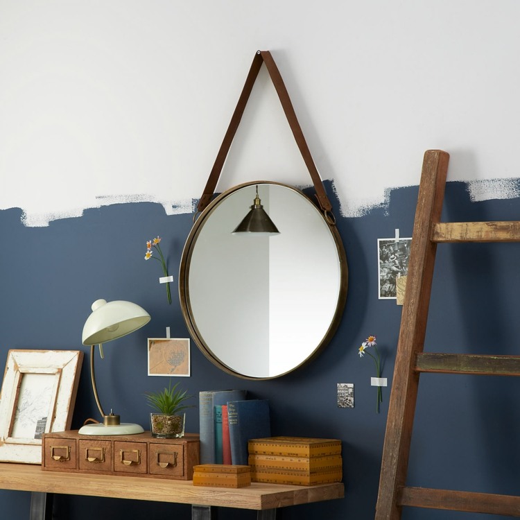 DIY-dekoration-spegelhållare-väggfärg-mörkblå-vit