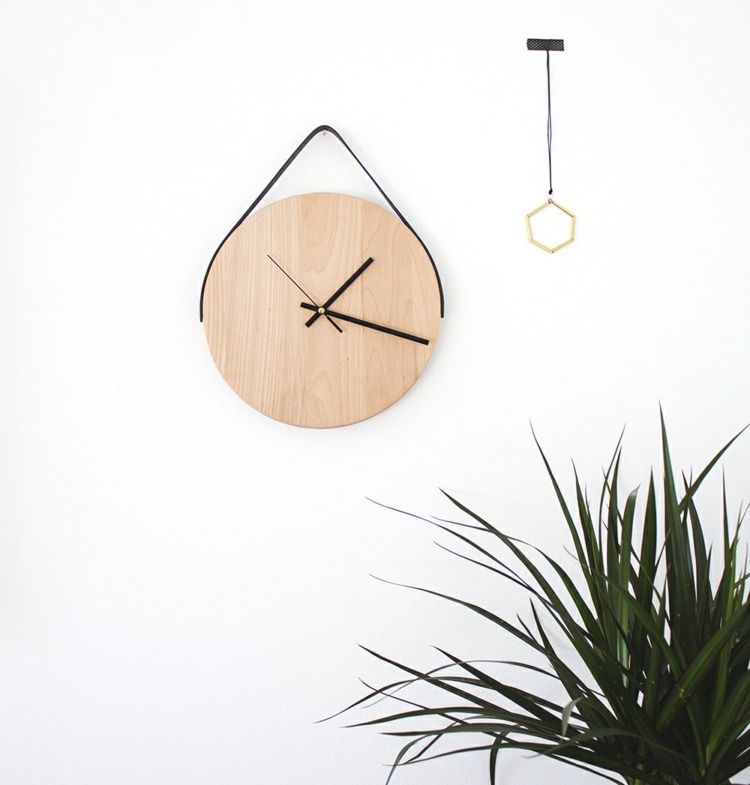 diy-deco-minimalistisk-klocka-dekorera-trä-läder-vägg-design