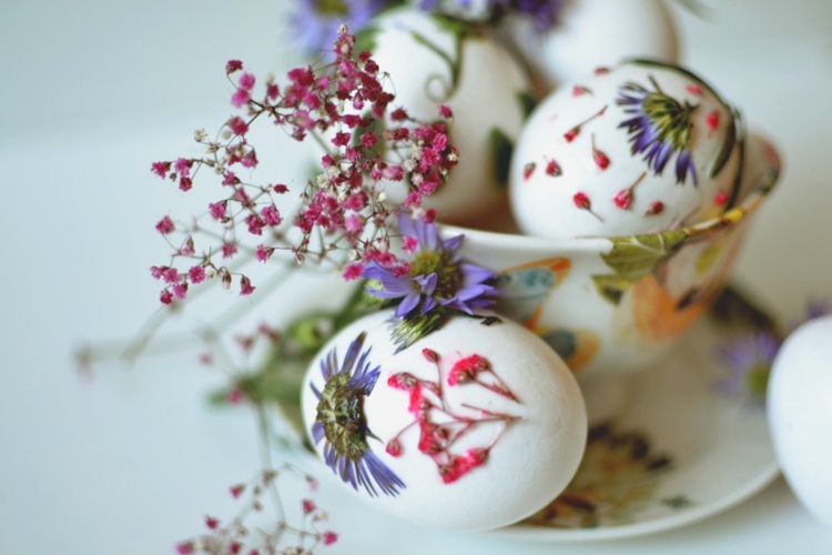 DIY-dekoration-påsk-äng-blomma-vår-påsk-ägg-design-idé-vintage-romantik