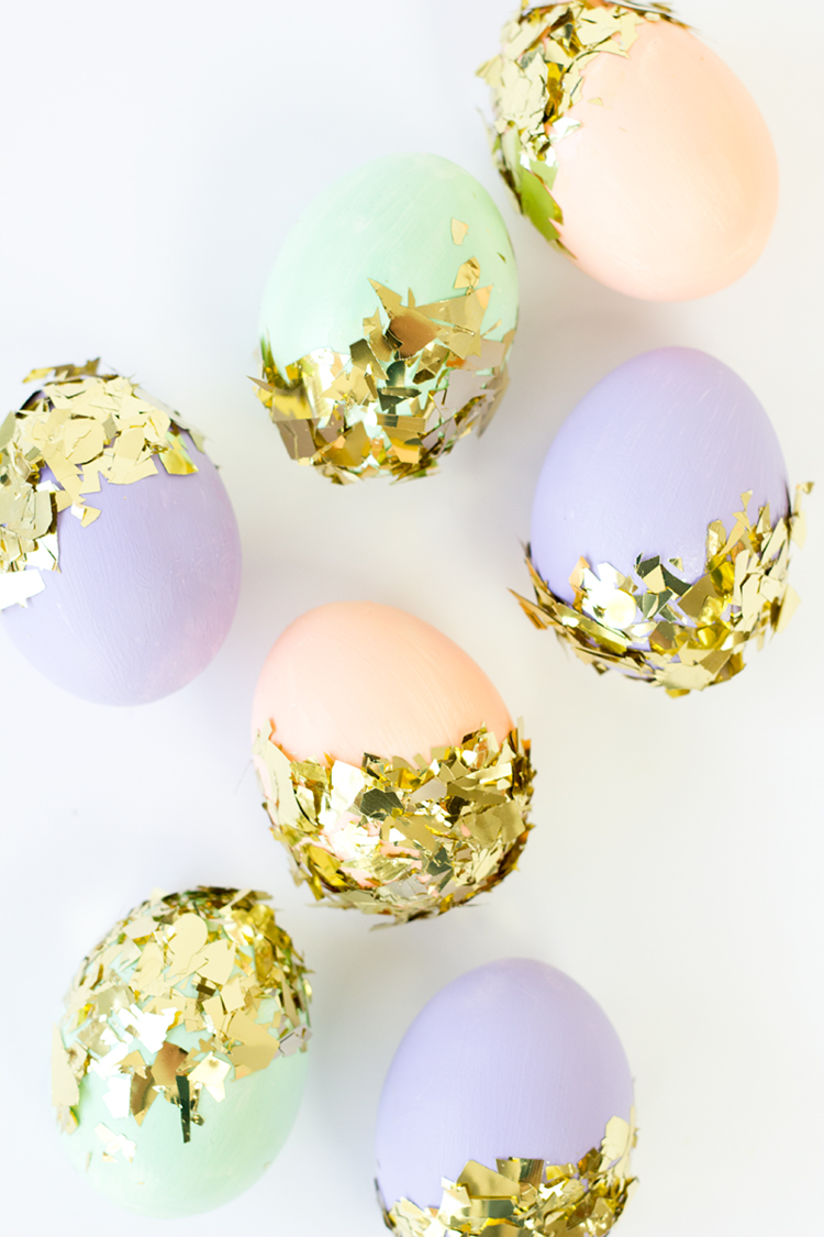 DIY-dekoration-för-påsk-glamour-påsk-ägg-pastell-toner-guld-konfetti