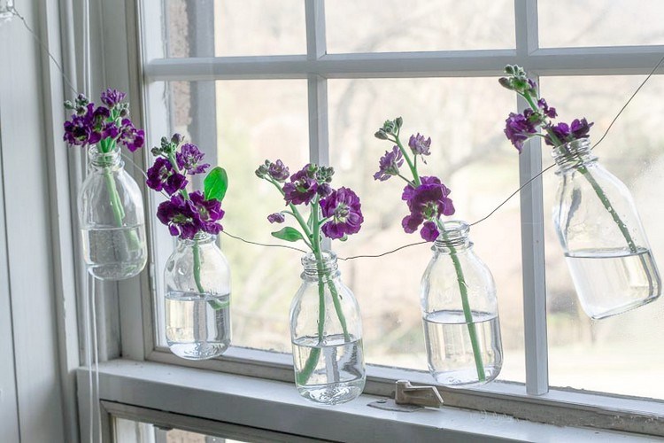 DIY fönsterdekorationer vårglasflaskor vaser krans