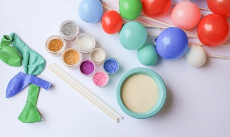 Material och ingredienser för DIY -bubblorna för att dekorera bakverk