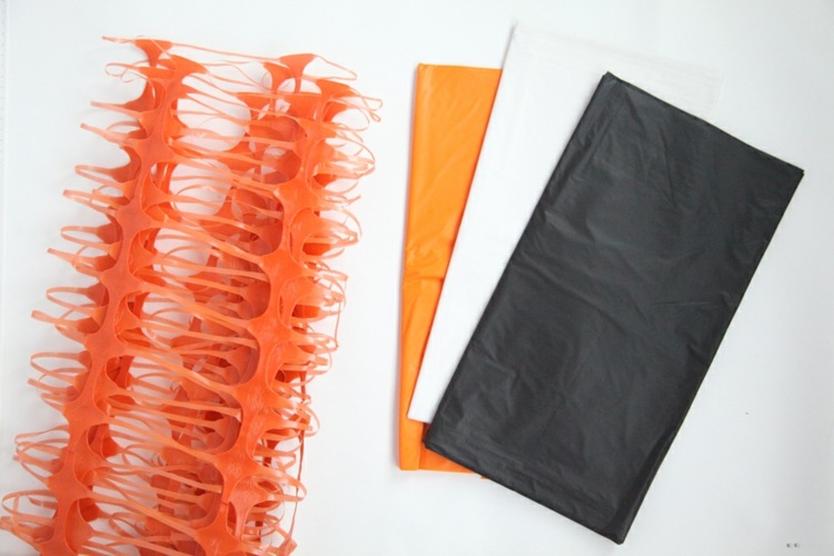 Tinker fransade gardiner med plastdukar