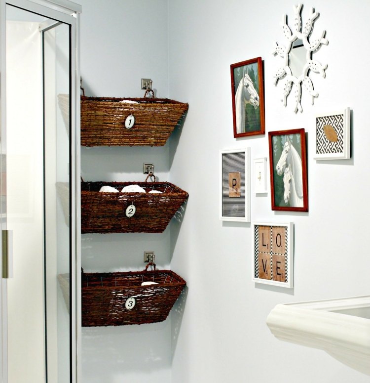 idé dekoration vägg badrum förvaringsutrymme korg bilder spegel