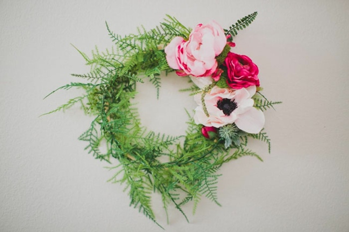 bröllopstillbehör blommor krans tinker dekoration idé