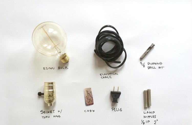 DIY-lampa-flaska-gör-det-själv-vin-flaska-användbara-material-kabel-glödlampa-verktyg