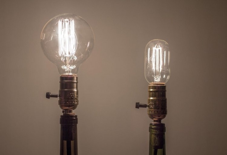 diy-lampa-flaska-gör-det-själv-vin-flaska-lampor-industriell-design-cool
