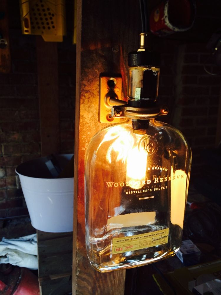 diy-lampa-flaska-gör-det-själv-whisky-vägglampa-industriell-stil-kreativ