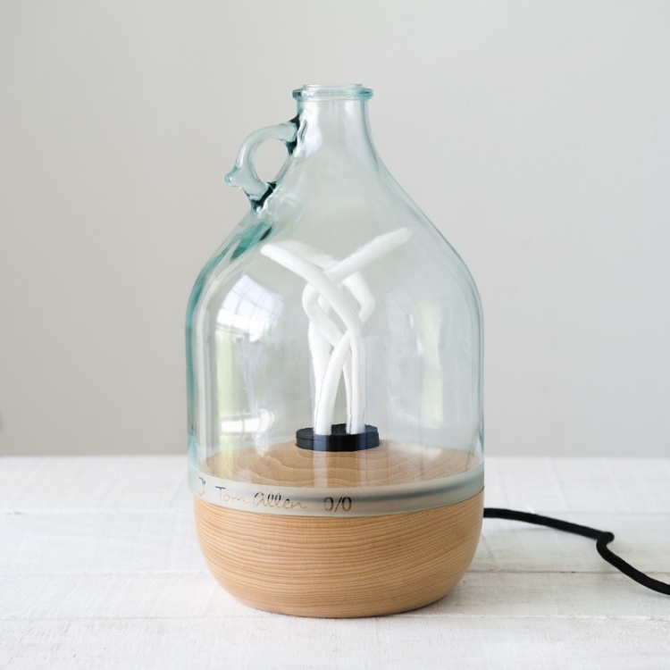diy-lampa-flaska-gör-det-själv-modern-glasbalon-trä-golv-transparent