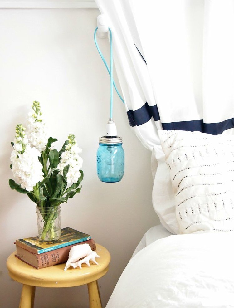 DIY Glow Mason jar blå sovrum hängande ljus sidobord