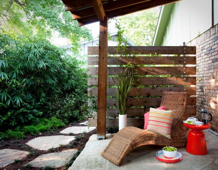 DIY-sekretess-skydd-för-terrass-trä-paravent-bygga-behållare-växter-hög-växande