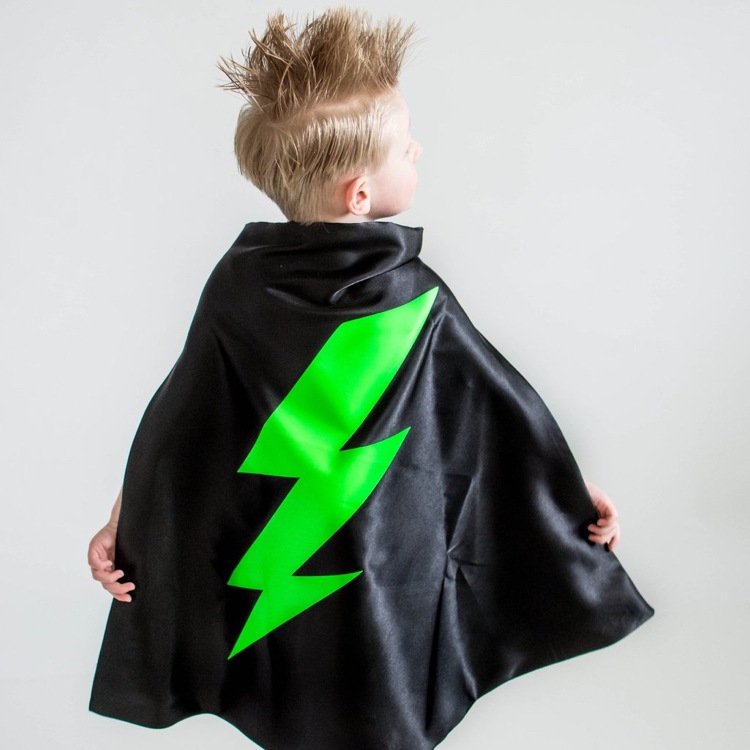 superhjälte-dräkt-t-shirt-cape-neon-åska