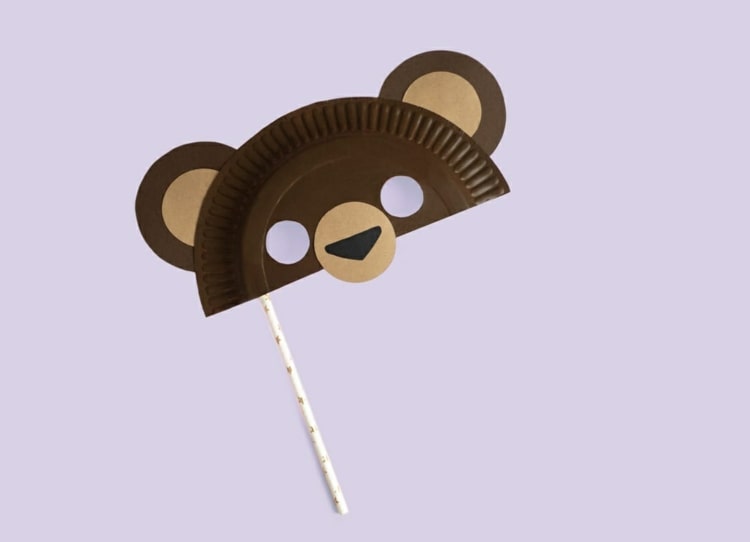 Djurmasker gjorda av papperstallrikar - idé för en enkel björn