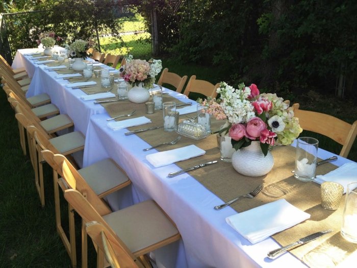 bröllop bord gäster design bord löpare säckväv rustik romantisk