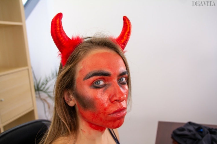 demon make up woman halloween make up horn