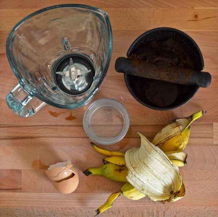 Recept på gödselmedel gjord av bananskal och äggskal