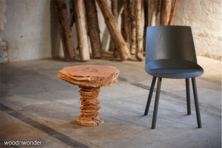 danska-massivt-trä-möbler-sidobord-soffbord-stol-betong-golv-organisk-design-form