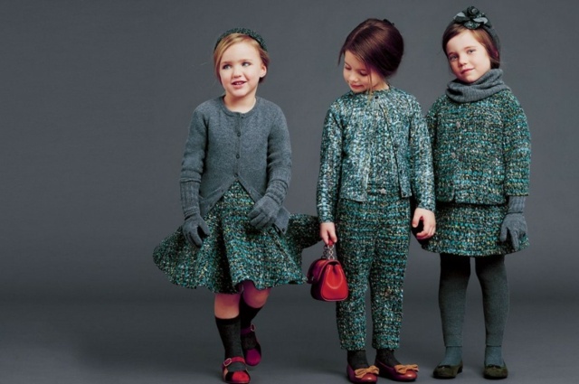 Mörkgrönmönstrade-klänningar-av-Dolce-och-Gabbana