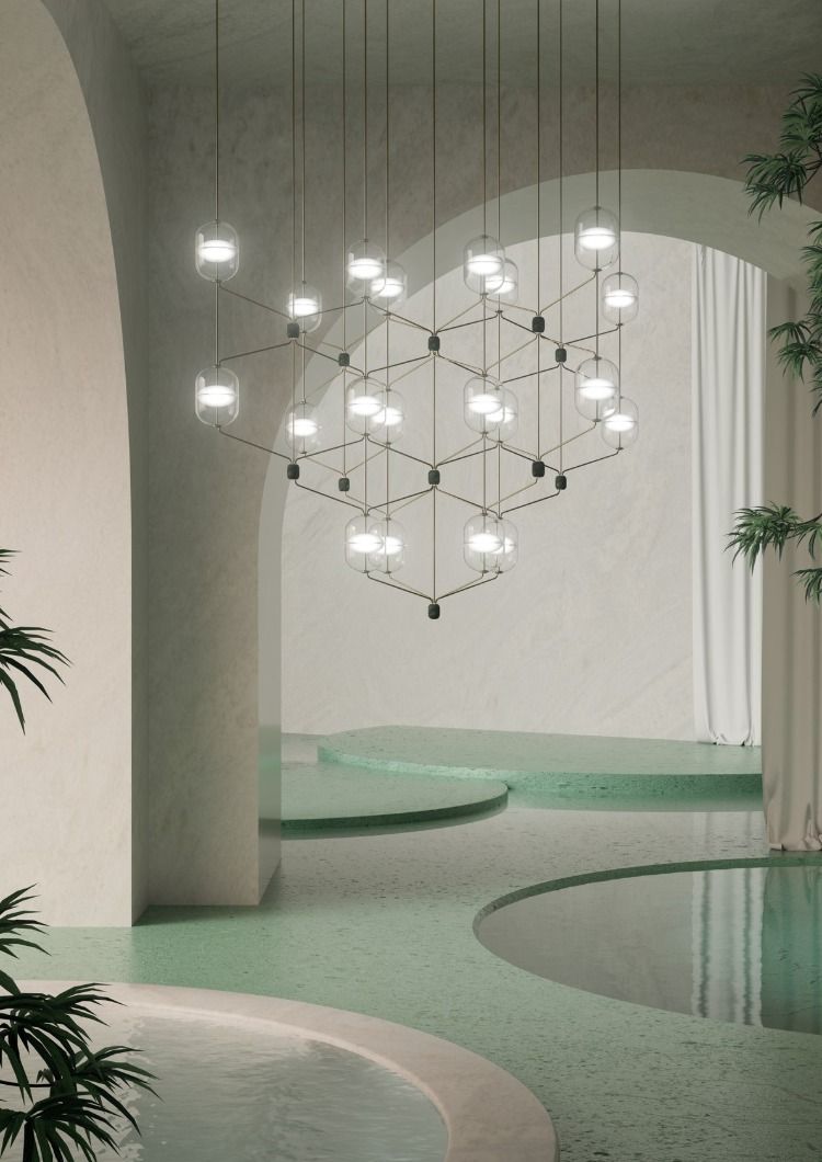 komplexa och perfekt arrangerade glödlampor i en ljuskrona över runda bassänger med vatten