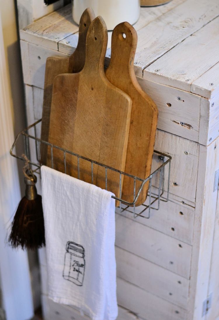 Trådkorgar-förvaring-kök-skåp-tillbehör-skärbräda-idé-handduk