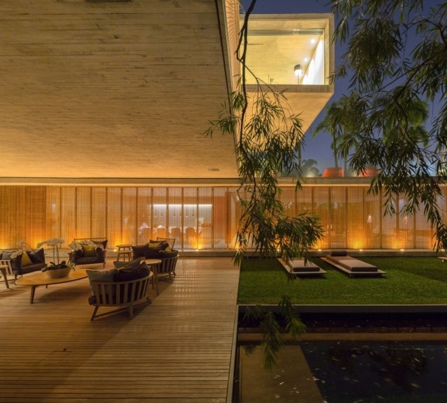 Takterrass utrustat modernt hus-med trädgård-utomhus vardagsrum