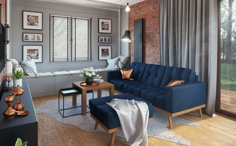 blå soffa kombinerad med kuddar och tillbehör i koppar