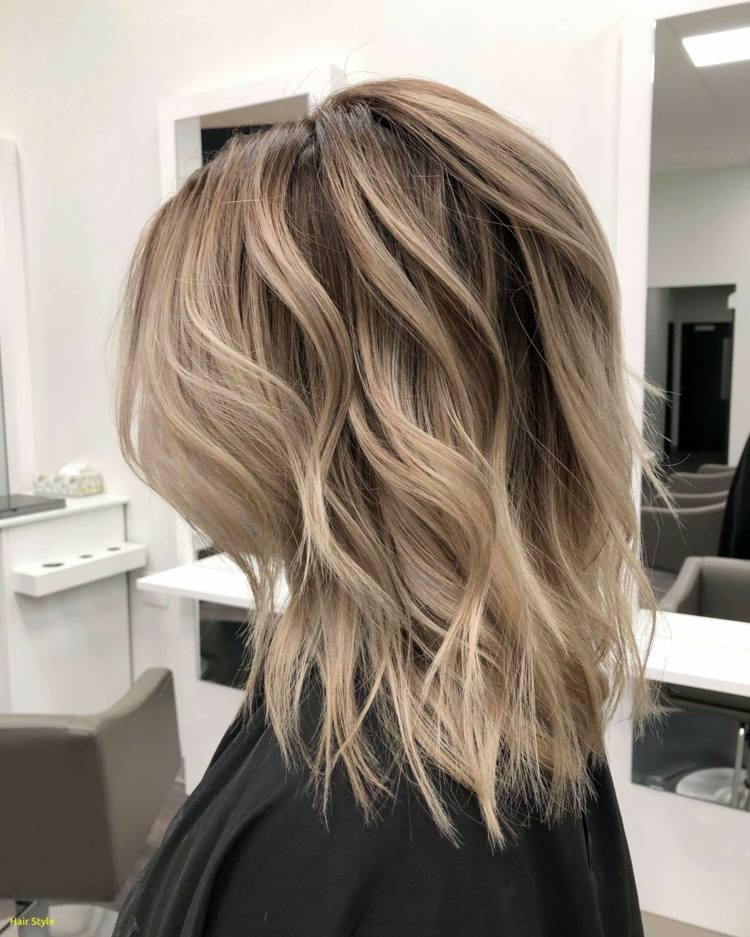 Mörkblont hår balayage kort hår frisyrer hårtrender kvinnor