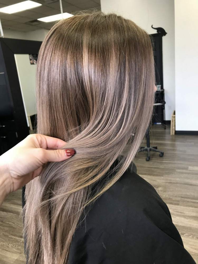 Mörkblont hår Svamp Blont hårfärg Trend frisyridéer Dam