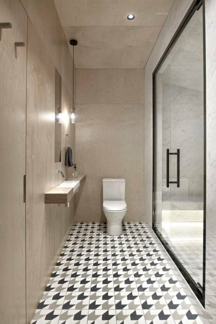 badrum toalett klinkergolv spegel litet handfat